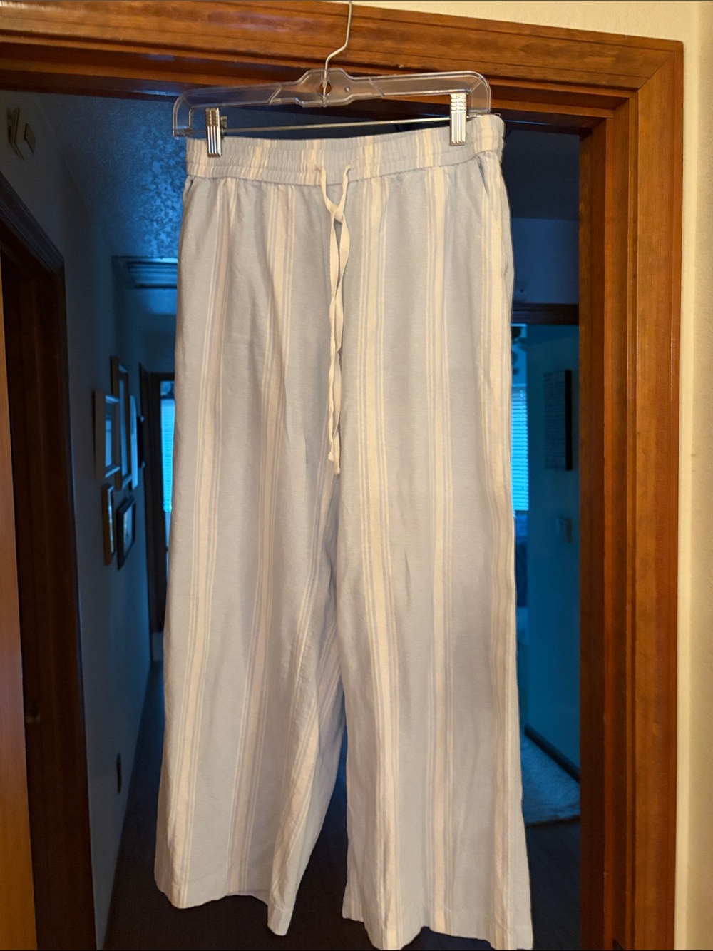 Caslon Light Blue Striped Ankle Cropped Pants